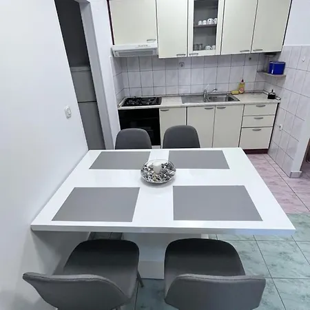 Josip Apartment *